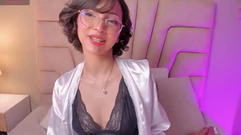 Lya Lee online show from November 4, 7:04 pm