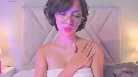 Snapshot of lyalee chatting on October 18, 1:48 pm Lya Lee online show from October 18, 1:48 pm