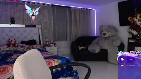 Lyann  online show from April 24, 2:13 am