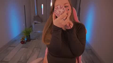 Snapshot of lylanimfa chatting on March 5, 10:00 am lylanimfa online show from March 5, 10:00 am