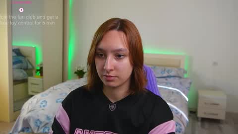 Snapshot of lylianrosse chatting on October 12, 7:34 am Lylian online show from October 12, 7:34 am
