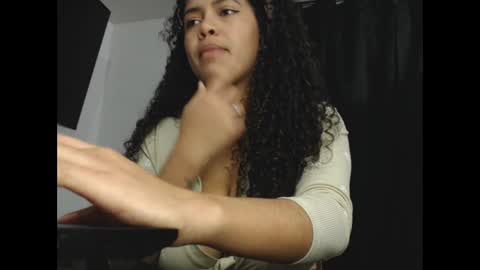 lylii_evans online show from February 24, 5:00 am