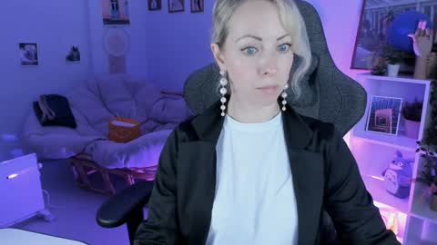 Snapshot of lylithskye chatting on February 6, 10:36 am Lylith Skye NO NUDE model online show from February 6, 10:36 am