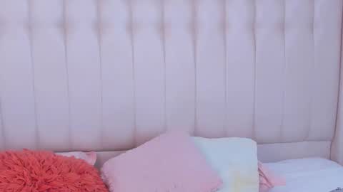 Lyn online show from November 3, 11:33 am