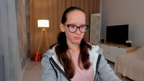 Sara online show from September 16, 4:10 pm