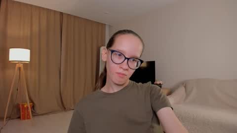 Sara online show from October 8, 4:35 pm