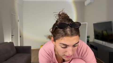  LYNN  online show from April 8, 6:27 am