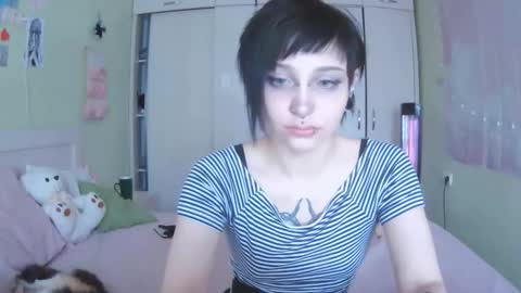 Snapshot of lynncottingham chatting on October 16, 10:48 am Kira online show from October 16, 10:48 am