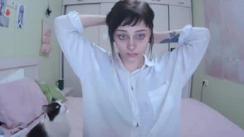 Snapshot of lynncottingham chatting on October 13, 10:17 am Kira online show from October 13, 10:17 am