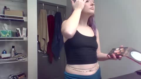 Lynn  online show from March 7, 8:31 pm