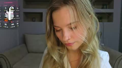 Lynn online show from November 23, 3:43 pm