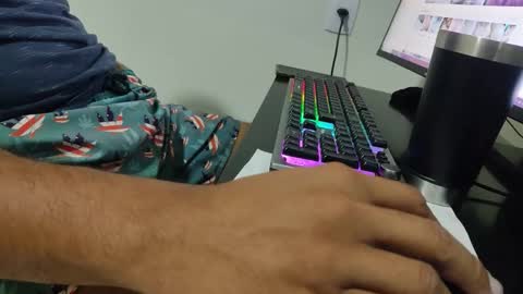 m0ren01995 online show from April 3, 1:12 am