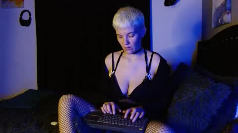 Noah Askew online show from November 15, 4:47 am