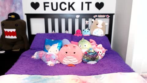 Mackenzie Wolfe online show from September 13, 7:33 am