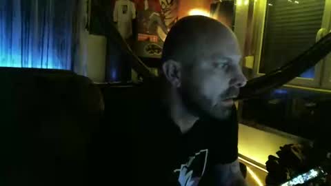 Manuel online show from March 1, 9:15 pm