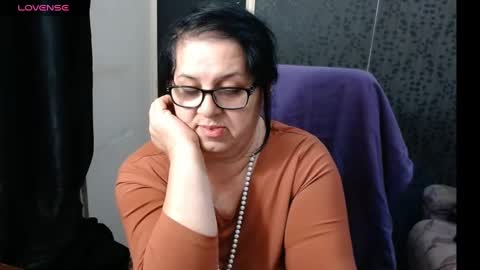 Snapshot of madam_sanjanne chatting on January 17, 1:57 am Madam Sanjanne online show from January 17, 1:57 am