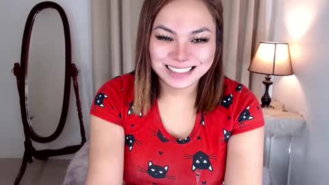 Snapshot of madame_ivy chatting on December 6, 10:46 pm Ivy online show from December 6, 10:46 pm