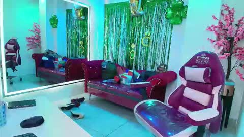 Madame Scarllet  online show from March 19, 11:37 am