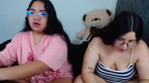 Snapshot of maddie_and_chelsea_ chatting on January 6, 2:58 am Maddie and Chelsea online show from January 6, 2:58 am