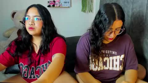 Snapshot of maddie_and_chelsea_ chatting on October 9, 10:43 am Maddie and Chelsea online show from October 9, 10:43 am