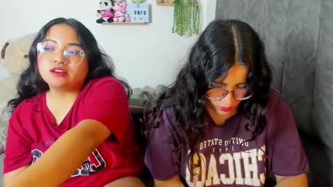 Snapshot of maddie_and_chelsea_ chatting on October 10, 10:54 am Maddie and Chelsea online show from October 10, 10:54 am