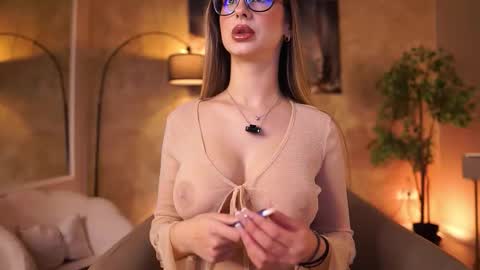 Maddie online show from December 19, 10:00 am