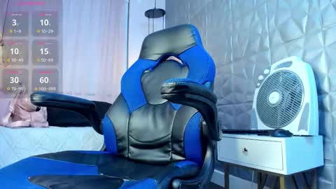 Maddy  online show from November 15, 8:32 pm