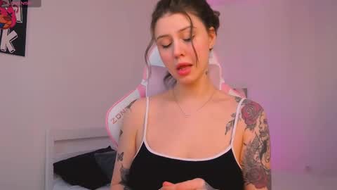 Snapshot of made_by_heaven chatting on March 7, 12:34 pm Rada online show from March 7, 12:34 pm