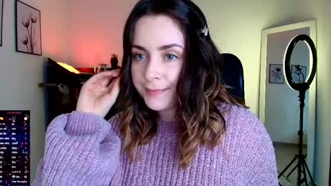 madelamee online show from April 5, 8:50 pm