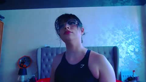 madelynvelure online show from March 6, 11:09 am