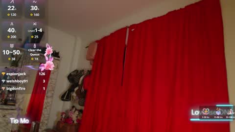 Snapshot of madeyn_roses chatting on October 14, 11:41 pm madelyn roses online show from October 14, 11:41 pm