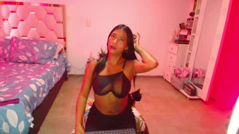 Snapshot of madeyn_roses chatting on February 9, 6:37 pm madelyn roses online show from February 9, 6:37 pm