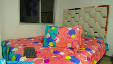Snapshot of madeyn_roses chatting on March 9, 4:05 am madelyn roses online show from March 9, 4:05 am