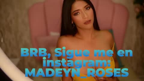 Snapshot of madeyn_roses chatting on December 7, 4:04 am madelyn roses online show from December 7, 4:04 am