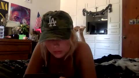 Snapshot of madiexcuslive chatting on October 8, 7:20 pm yourfavblonde online show from October 8, 7:20 pm