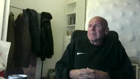 Snapshot of madio1187940 chatting on October 17, 4:33 pm madio1187940 online show from October 17, 4:33 pm