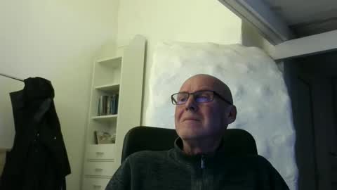 madio1187940 online show from November 11, 1:30 am