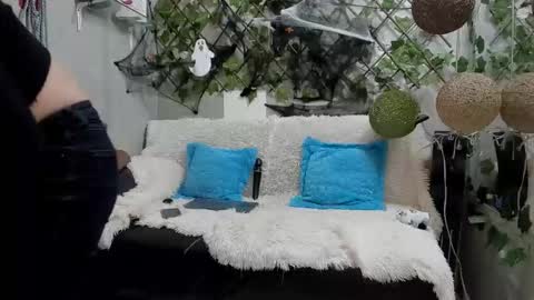 Snapshot of madison_grande chatting on October 17, 12:20 pm MADISON online show from October 17, 12:20 pm