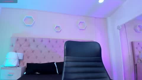 Snapshot of madisonsky_ chatting on October 12, 1:26 pm madison online show from October 12, 1:26 pm