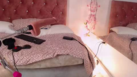    online show from November 9, 8:00 pm