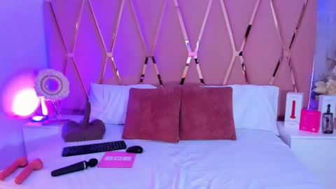 Mady James online show from January 19, 1:10 pm