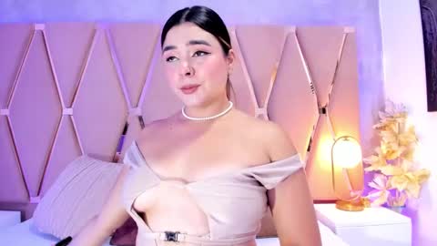 Snapshot of mady_james chatting on February 17, 7:12 pm Mady James online show from February 17, 7:12 pm