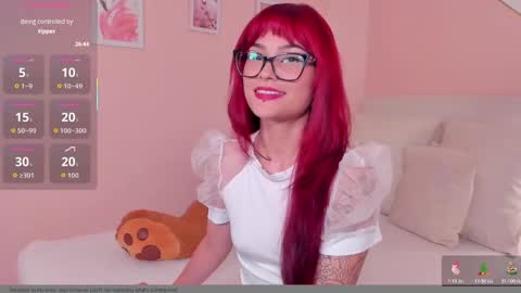 Mae Lyra online show from December 1, 9:57 pm