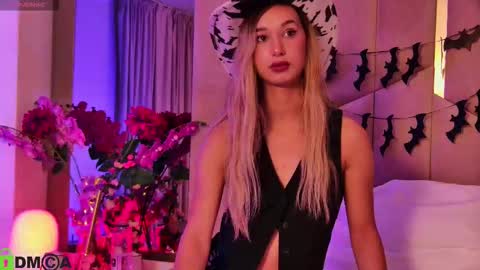 M. online show from October 23, 7:15 pm