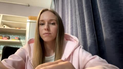 Sara online show from February 18, 8:03 am