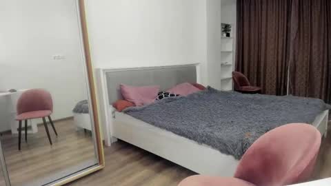 maggie_small online show from October 17, 11:53 pm