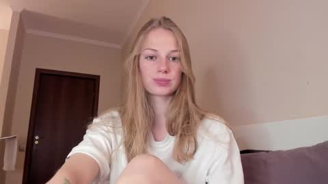 Snapshot of magic_couple13 chatting on December 2, 12:02 pm Alice online show from December 2, 12:02 pm