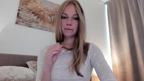 Snapshot of magic_couple13 chatting on September 12, 12:29 pm Alice online show from September 12, 12:29 pm
