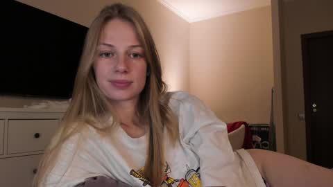Snapshot of magic_couple13 chatting on December 4, 1:14 pm Alice online show from December 4, 1:14 pm