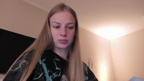 Snapshot of magic_couple13 chatting on December 5, 10:06 am Alice online show from December 5, 10:06 am